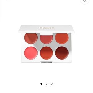 Multi-use Lip & Cheek Palette
ICONIC LONDON
